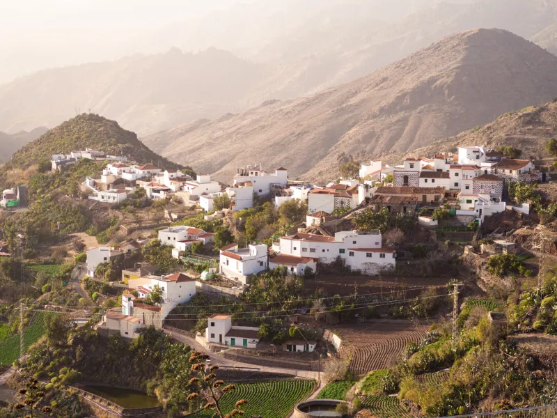 La despensa como jardín: integrar el huerto en el corazón arquitectónico de tu finca