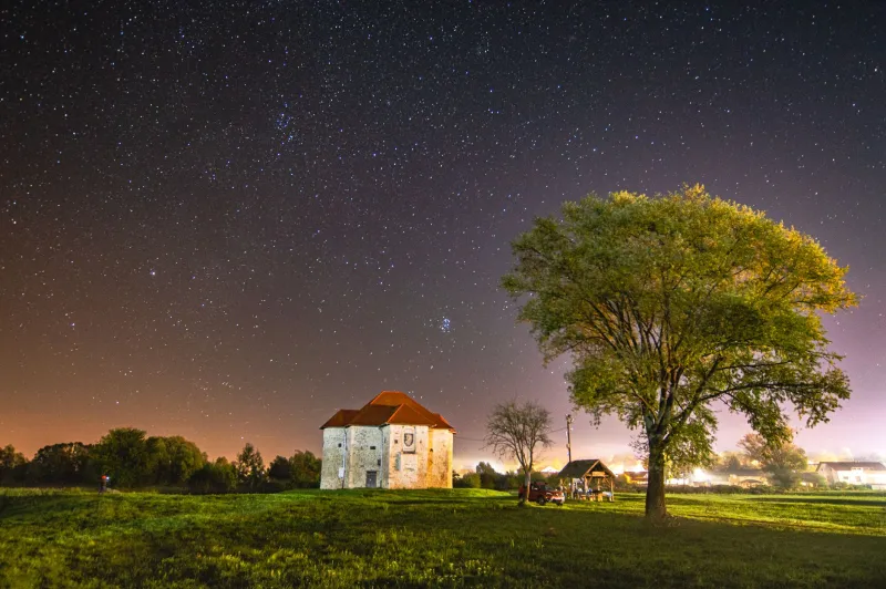 El cielo como patrimonio: guía para diseñar una iluminación exterior sostenible que devuelva las estrellas a tu finca