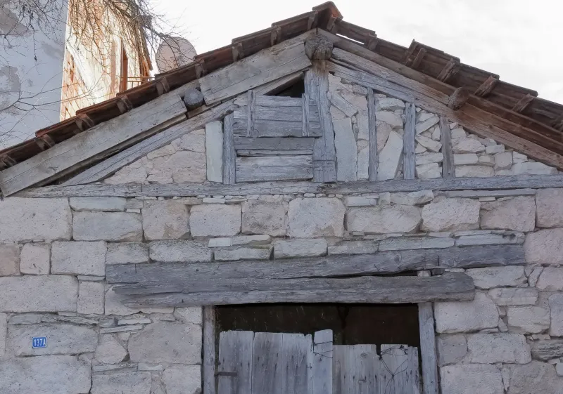 Almas de piedra, vida nueva: el arte de transformar construcciones agrícolas en hogares ecodiseñados